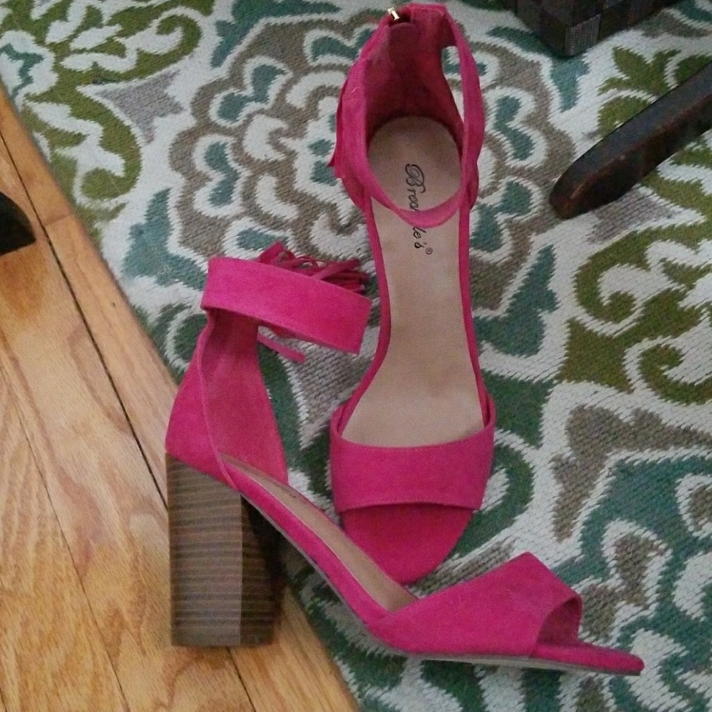 Hot Pink new w/o tags block heels
